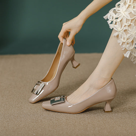 Damen Hochfront-Pumps mit blockiertem Absatz und stilvollem Schmuckelement EB
