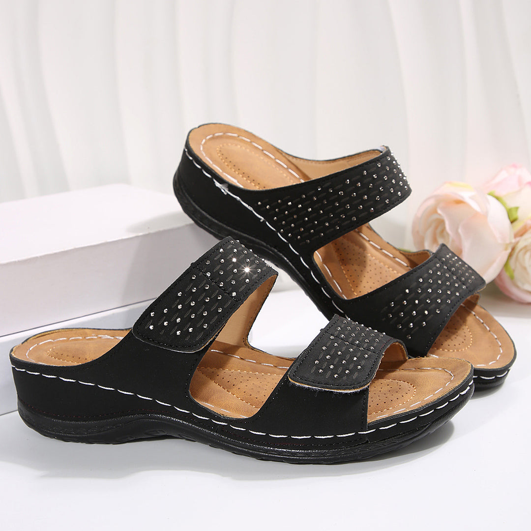 Damen Komfortable Sandalen mit dekorativen Strassdetails und anatomischem Fußbett EB