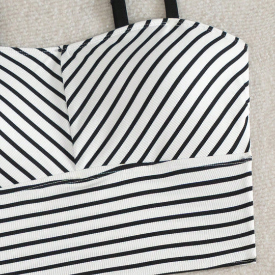 Damen Hochgeschnittener Bikini mit gestreiften Crop-Oberteil EB