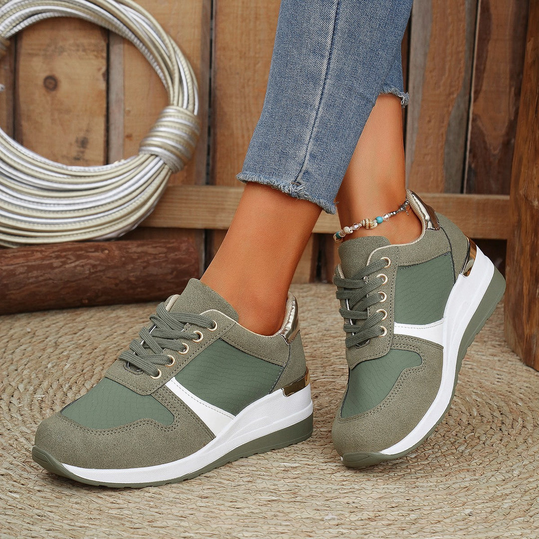 Damen Sportliche Sneakers mit glamourösen Akzenten EB