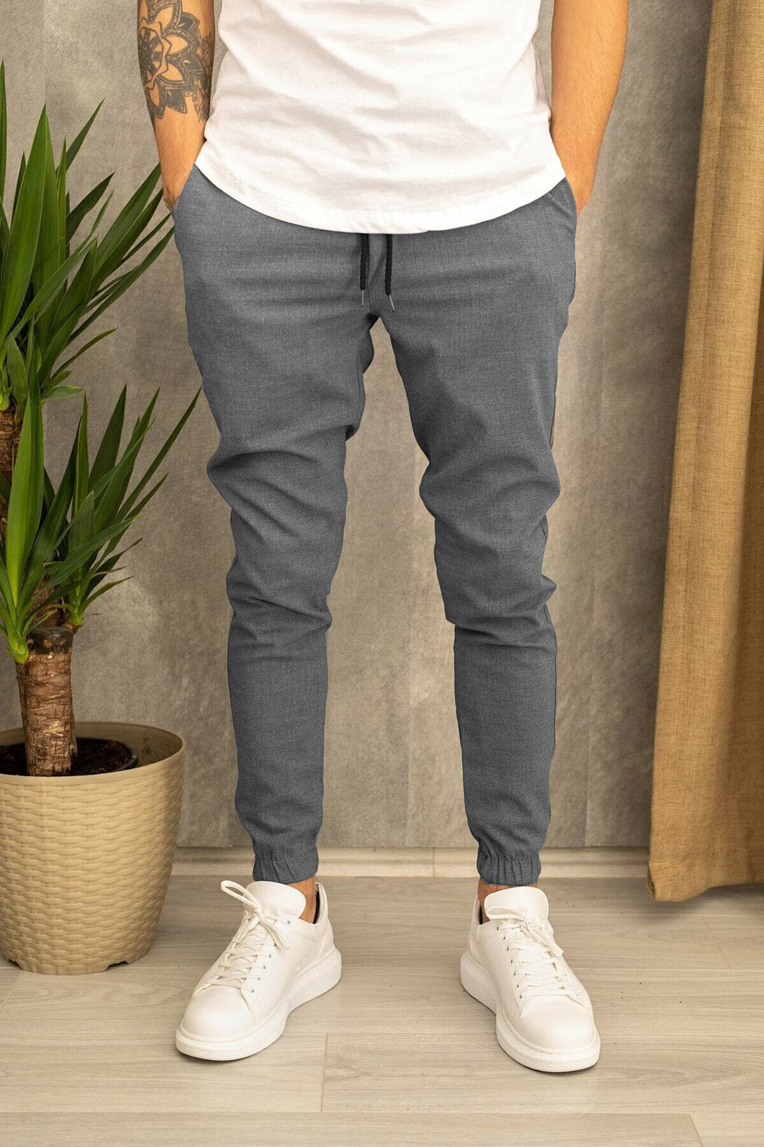 Herren Slim-Fit Jogginghose mit elastischem Bund und praktischen Seitenklapptaschen EB