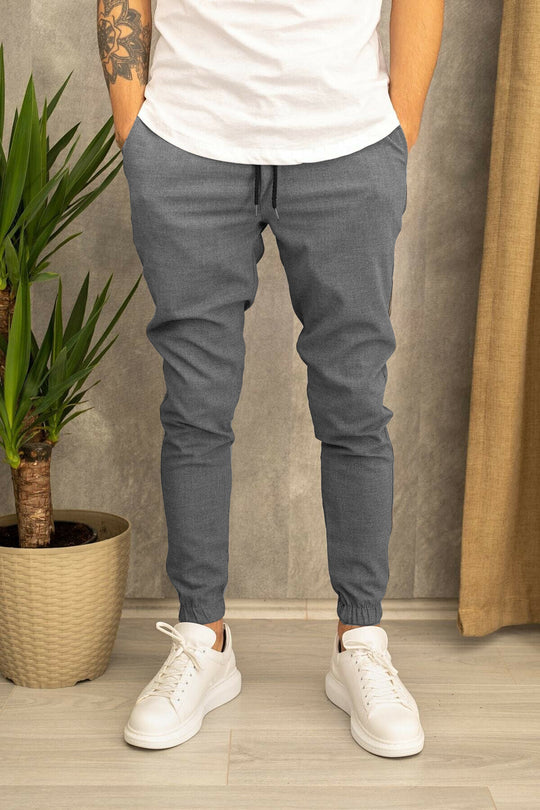 Herren Slim-Fit Jogginghose mit elastischem Bund und praktischen Seitenklapptaschen EB
