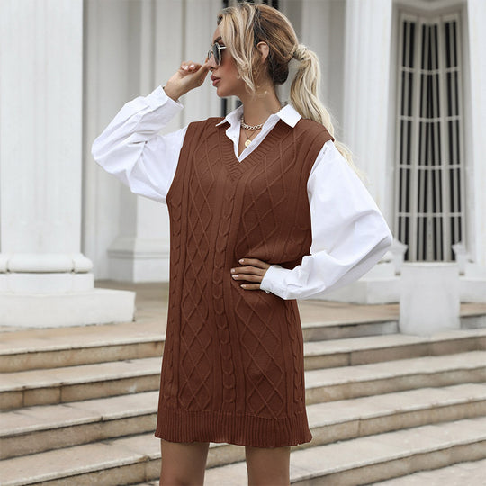 Damen Strickkleid mit modernem Zopfmuster und elegantem V-Ausschnitt EB