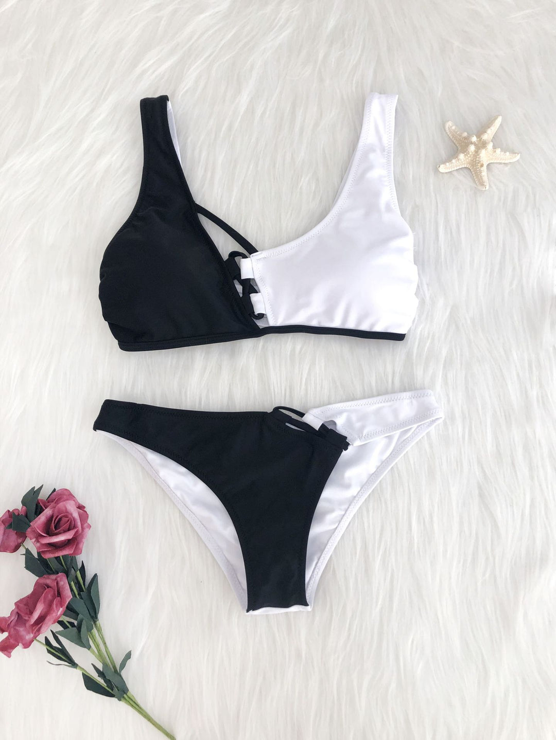Damen Hochmodernes Bikini-Set mit asymmetrischem Schnitt und Schnürdetails EB