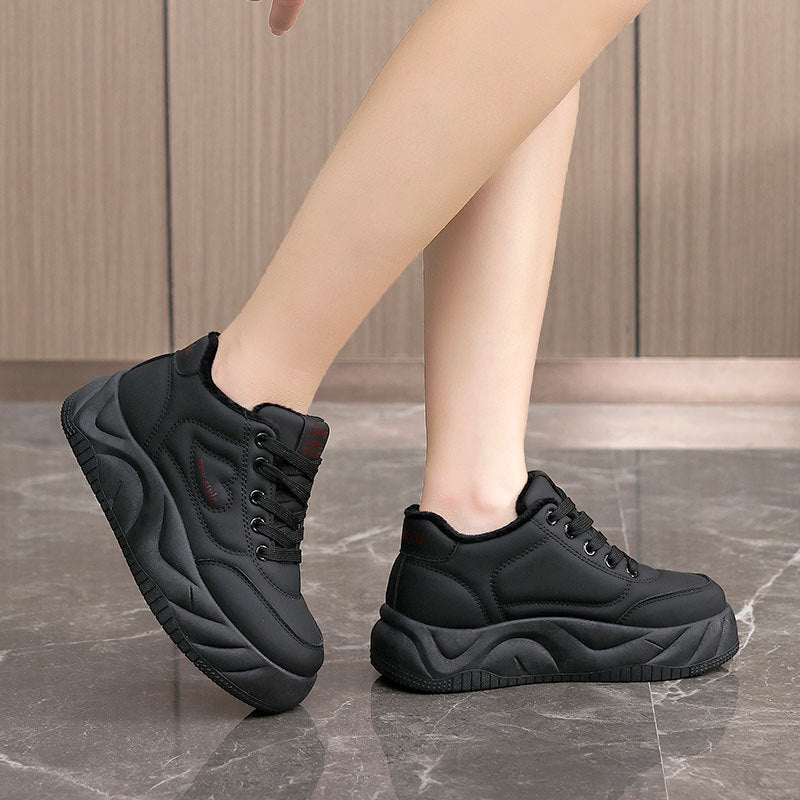 Damen Sportliche Sneakers mit flauschigem Innenfutter EB