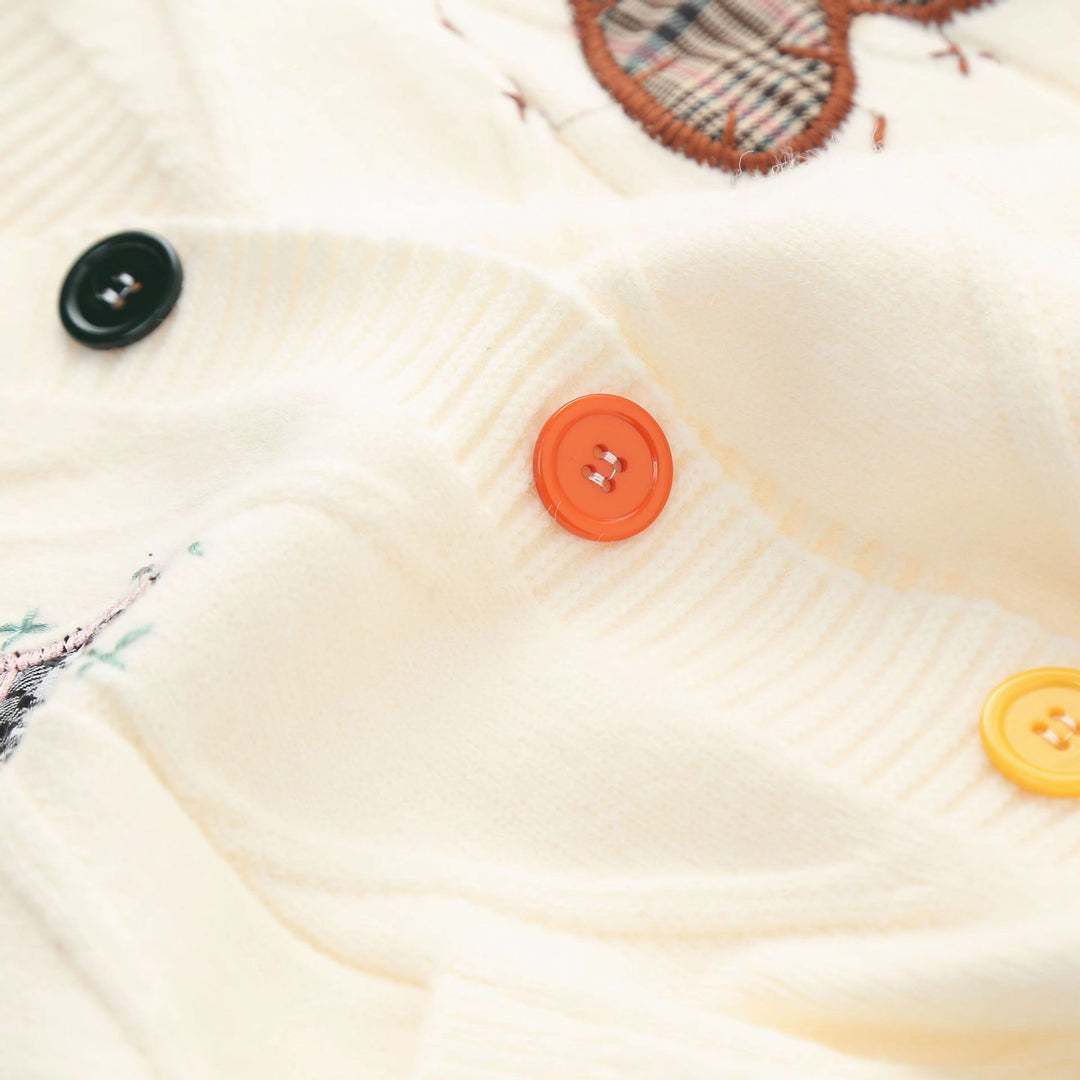 Damen Strickjacke mit Herzapplikationen und Knopfdetaillierung EB