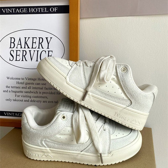 Damen lässige Sneakers mit atmungsaktiver Mesh-Oberfläche und seitlichen Perforationen EB