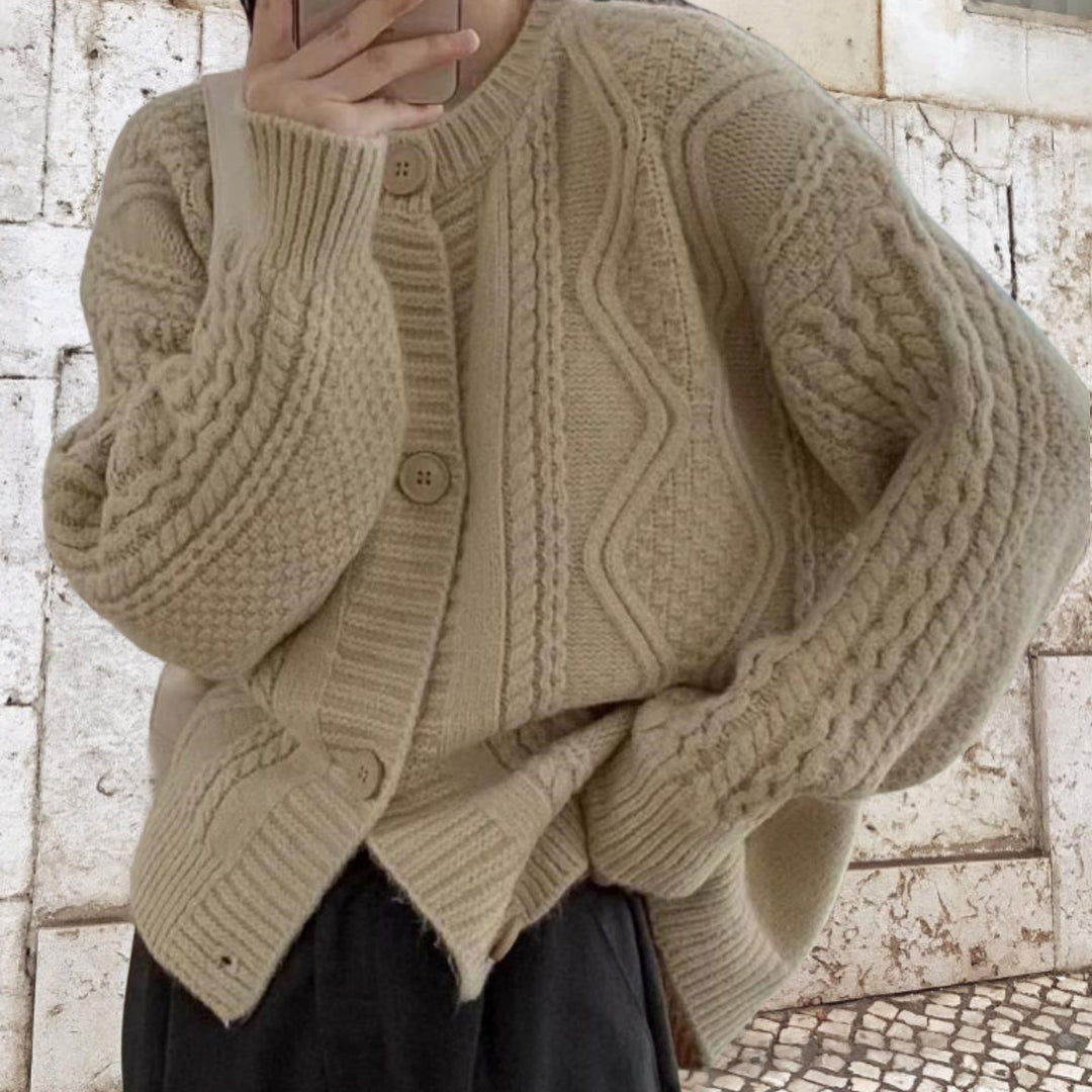Damen Strickjacke im angesagten Zopfmuster und lässiger Silhouette EB