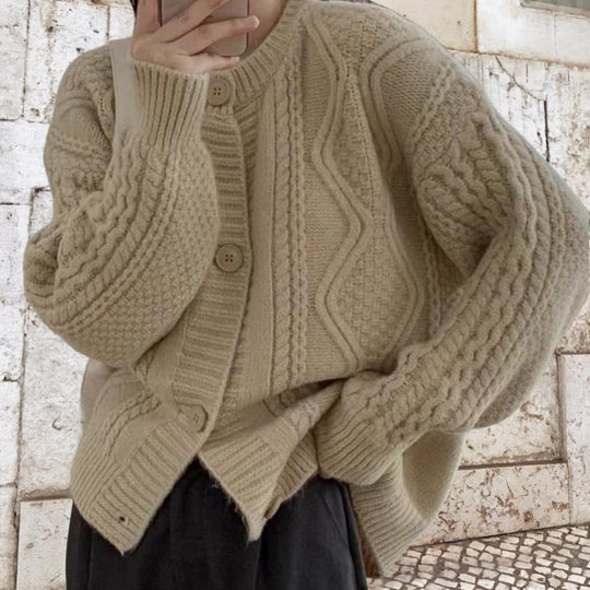 Damen Strickjacke im angesagten Zopfmuster und lässiger Silhouette EB