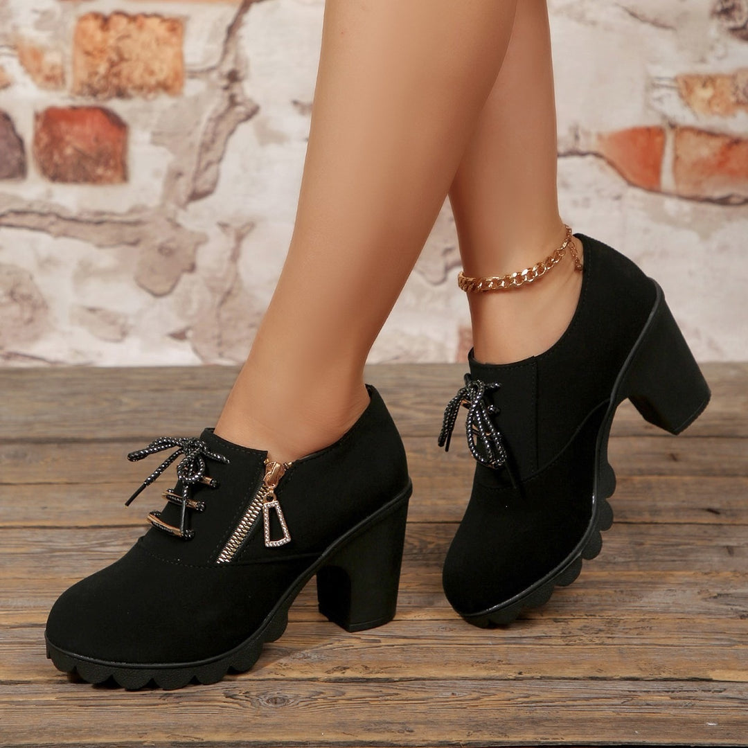 Damen Elegante und modische High-Heel Stiefel mit dekorativen Schnürsenkeln und edgy Reißverschluss EB