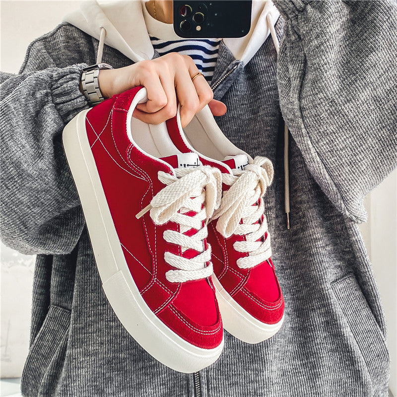Unisex Low-Top Canvas-Sneaker mit verstärkten Nähten, gepolstertem Komfortkragen und vulkanisierter Gummisohle EB