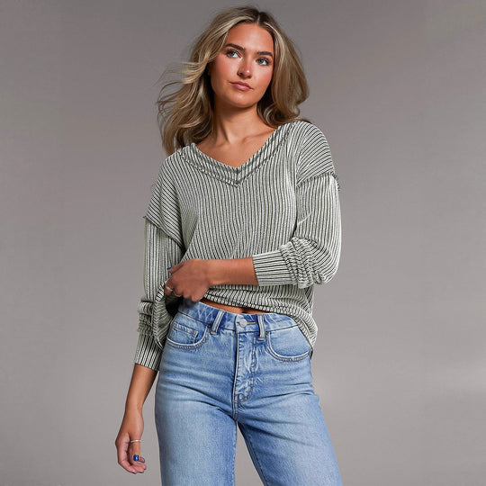 Damen Gestreiftes Feinstrick-Longsleeve mit V-Ausschnitt und dekorativen Kanten EB