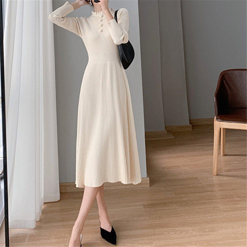 Damen Midi-Strickkleid mit hohem Kragen und Knopfdetails EB