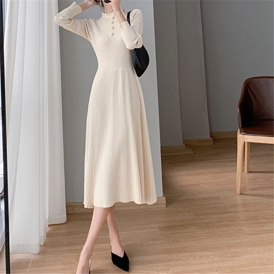 Damen Midi-Strickkleid mit hohem Kragen und Knopfdetails EB
