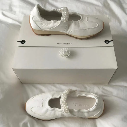Damen Sneakers mit elegantem Perlenakzent und modischem Design EB