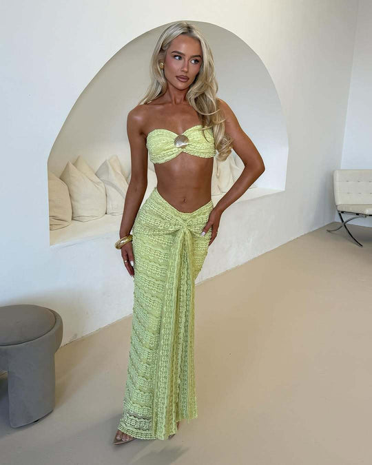 Damen Kleidungsset aus feiner Spitze und elegantem Wickelsaum EB