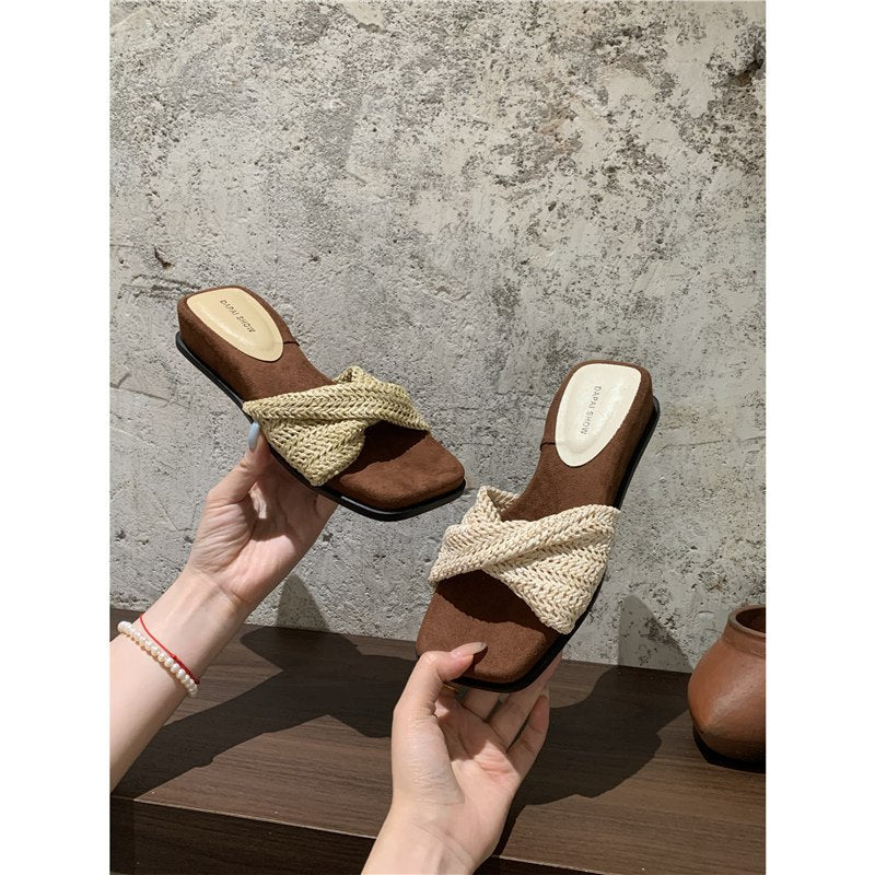 Damen entspannte Mules mit geflochtenem Riemendesign EB
