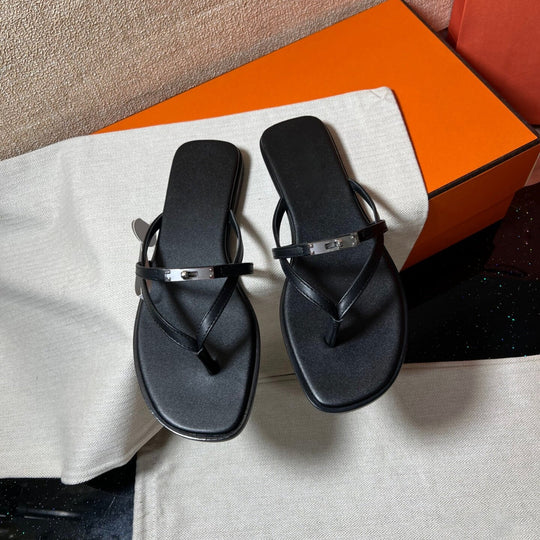 Damen Elegante Zehentrenner-Sandalen mit modischem Riemen und glänzendem Akzent EB
