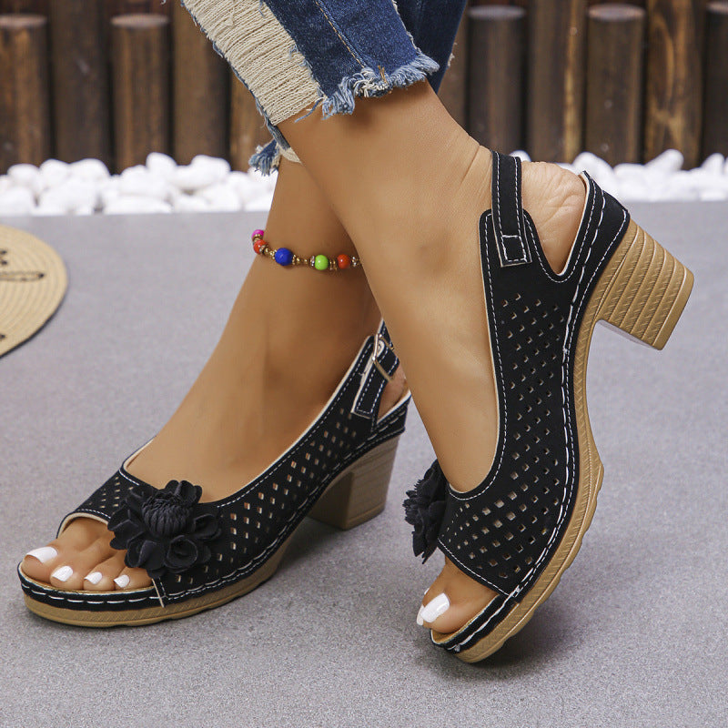 Damen Riemchen-Sandalen mit floralem Design und komfortablem Blockabsatz EB