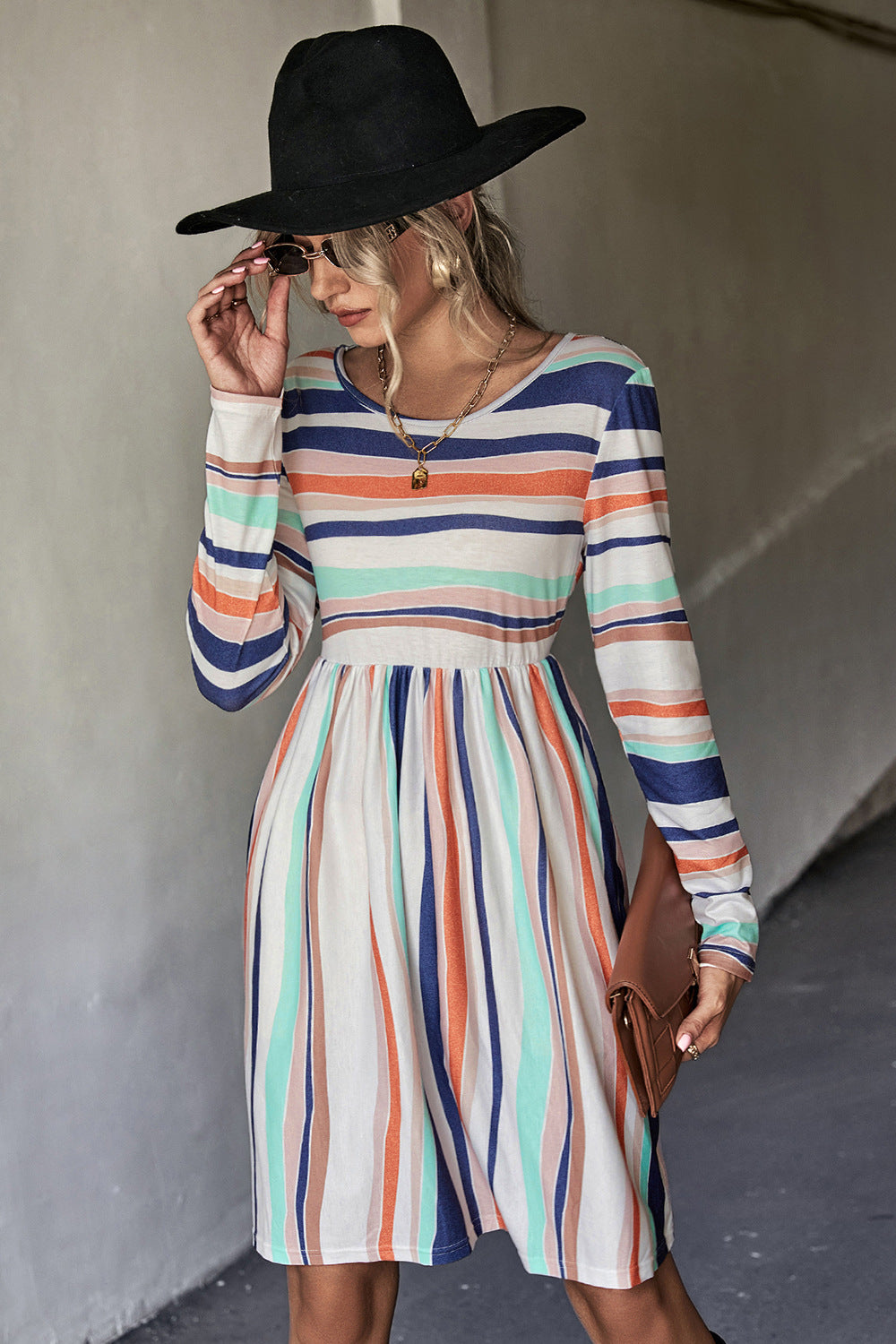 Damen Freizeitkleid mit schickem Streifenmuster und taillierter Passform EB