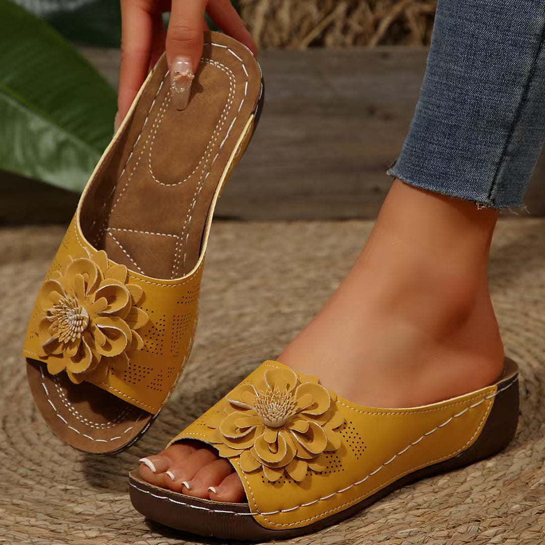 Damen Sandalen mit dekorativer Blüten-Applikation und atmungsaktiver Obermaterialstruktur EB
