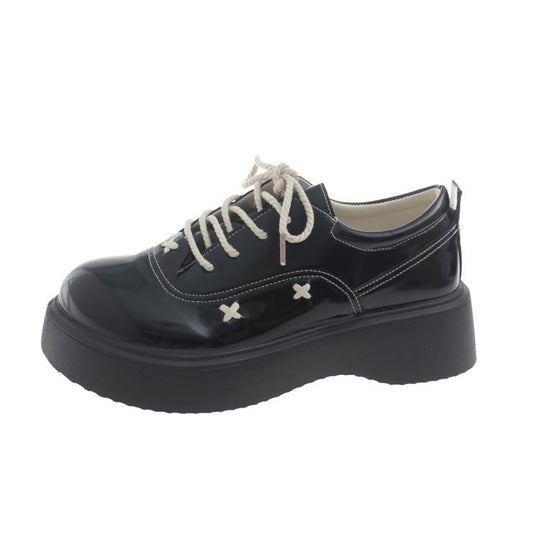 Damen modische Plateau-Sneaker mit glänzender Oberfläche und dekorativen Schnürdetails EB
