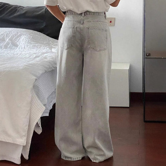 Damen Weite High-Waist Jeans im angesagten Relaxed-Fit-Stil mit filigranen Waschungen EB
