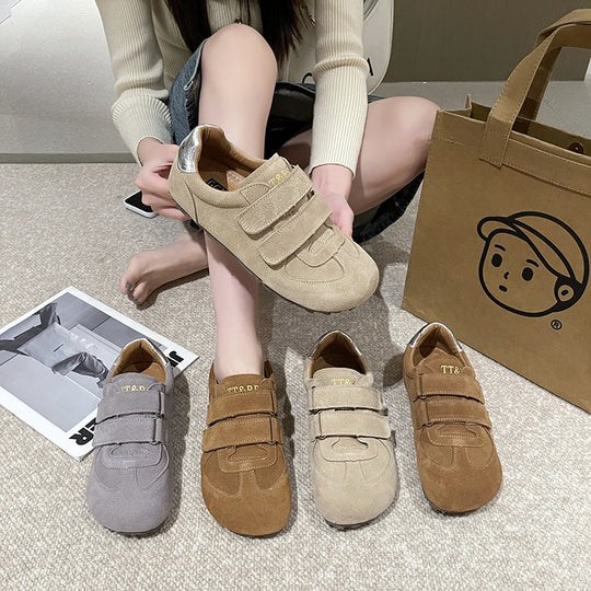 Damen Sportliche Velours Sneaker mit verstellbarem Klettverschluss und ergonomischer Sohle EB