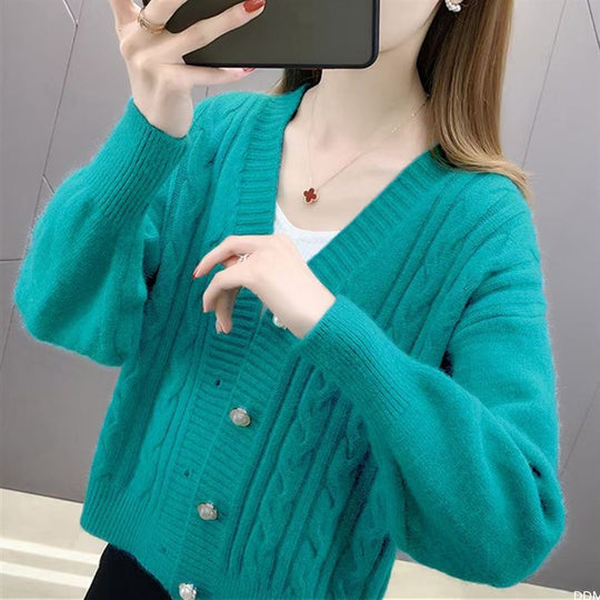 Damen Strickjacke mit elegantem Zopfmuster und hochwertigen Knopfdetails EB