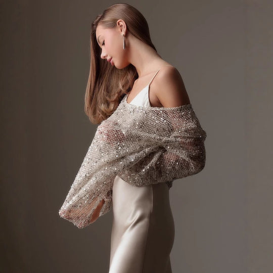 Damen Glitzernde Netzbluse mit asymmetrischem Halsausschnitt und langen Ärmeln EB