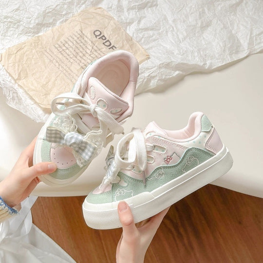 Damen Sneakers mit verspielt romantischen Details und komfortablen Sohlen EB
