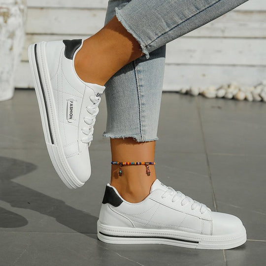 Damen Sneakers mit klassischem Design und modischem Akzent EB
