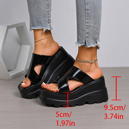 Damen Plattform-Sandalen mit elegantem Metallic-Riemendesign und rutschfester Sohle EB