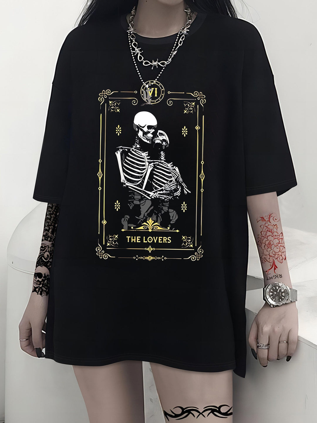 Damen T-Shirt mit künstlerischem Skelettmotiv und einzigartigem Druck EB