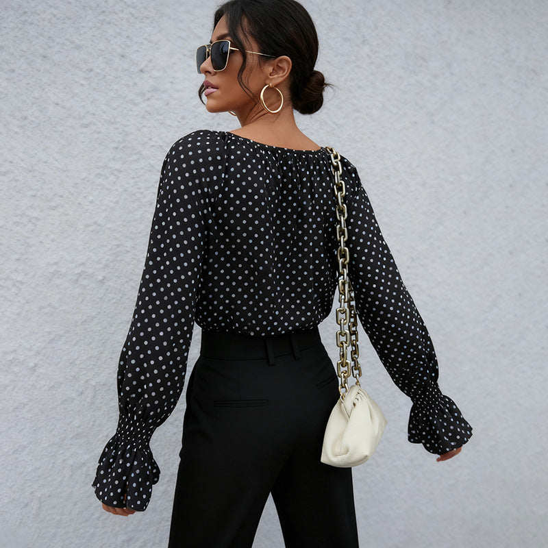 Damen Chiffonbluse mit Polka-Dots, Bindeband-Ausschnitt und smockgesmokten Manschetten EB
