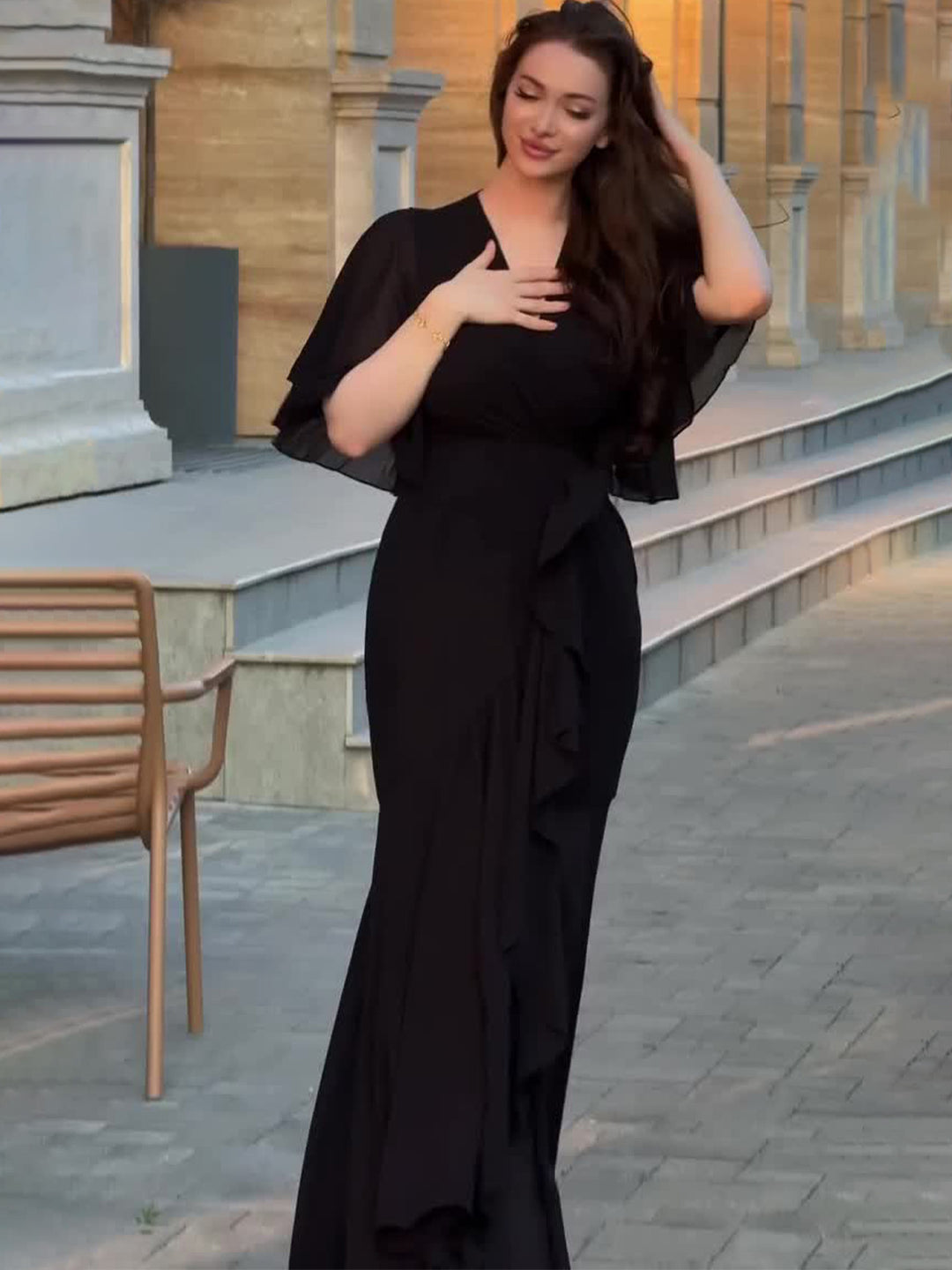 Damen Elegantes Maxikleid mit fließendem Schnitt und raffinierten ärmellosen Akzenten EB