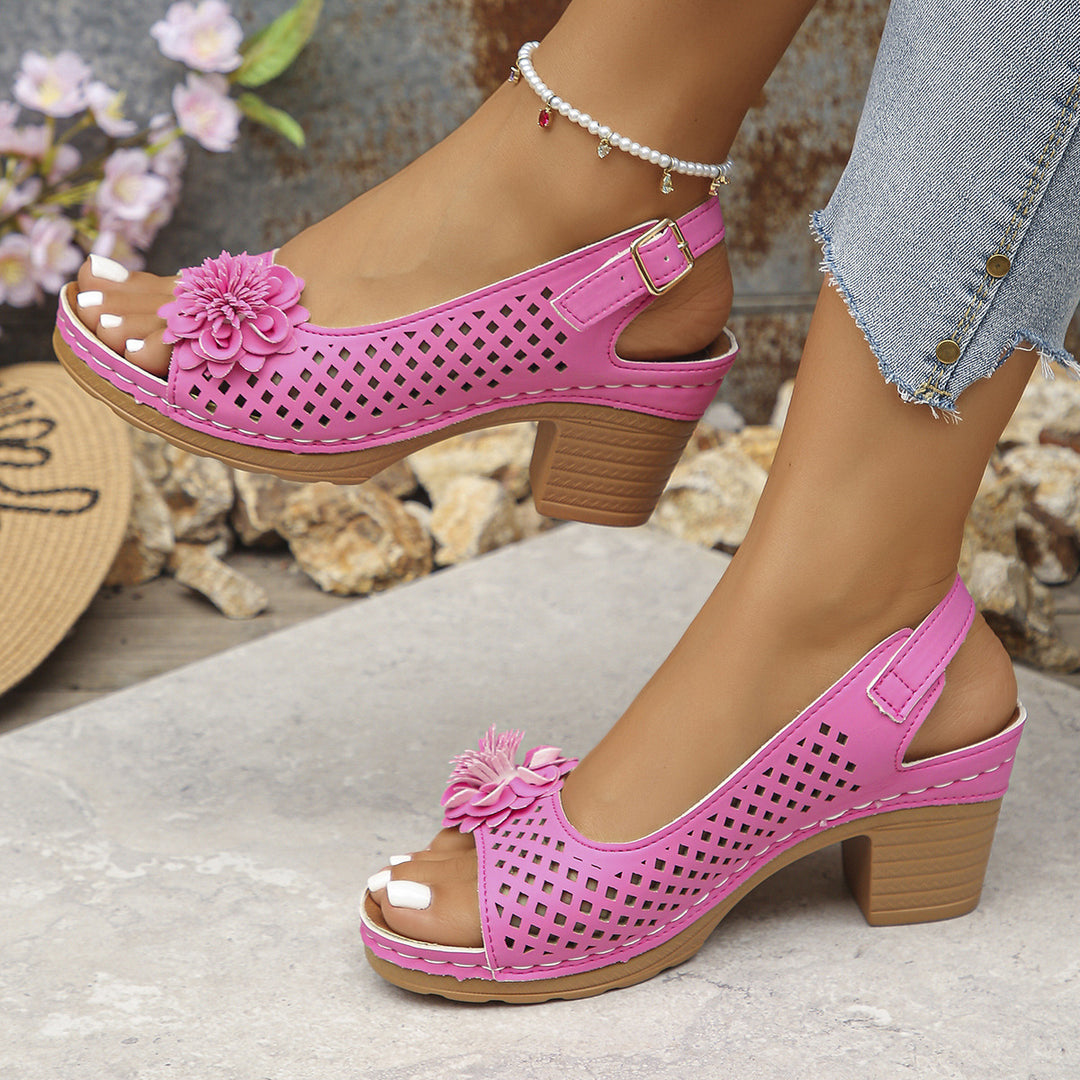 Damen Offene Pumps mit floralen Akzenten und perforiertem Design EB