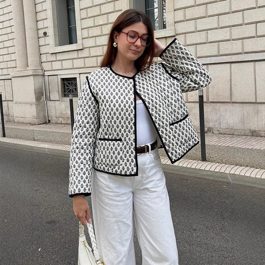 Damen gesteppte Jacke mit elegantem Muster und praktischem Taschen-Design EB