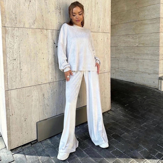 Damen luxuriöses Samt-Relax-Set mit Oversize-Crewneck und hochgeschnittener Gummibund-Jogger Eichborn Berlin