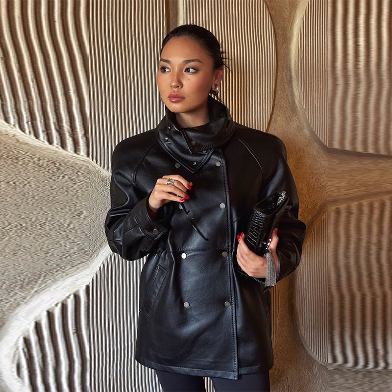 Damen Modische Kunstlederjacke mit hohen Kragen und praktischen Taschen EB