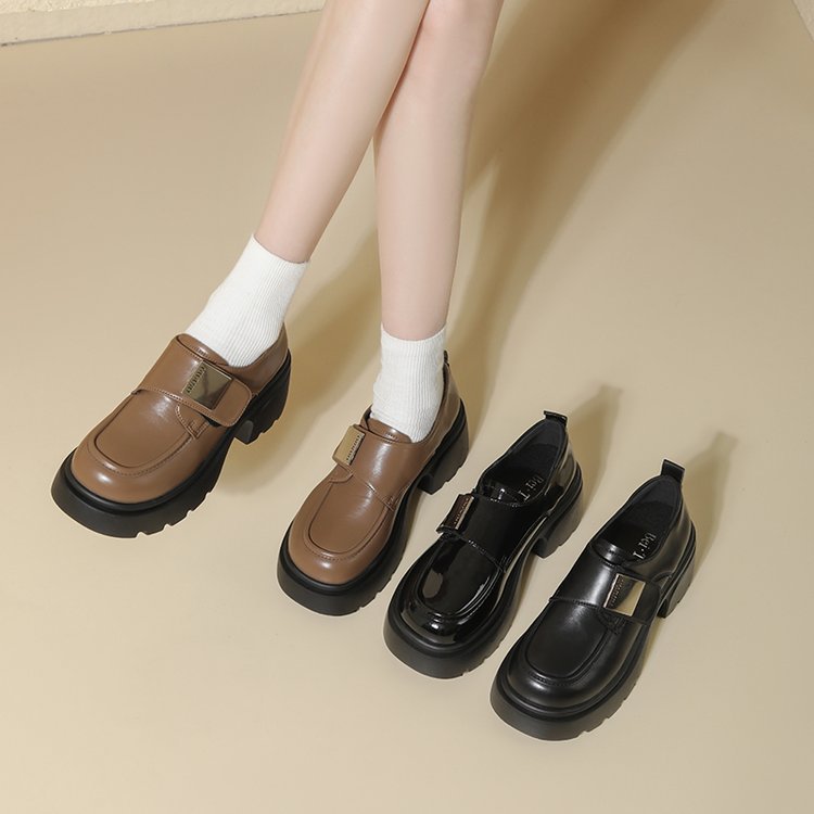 Damen modische Plateau-Slipper mit glänzender Oberfläche und stabiler Gummisohle EB
