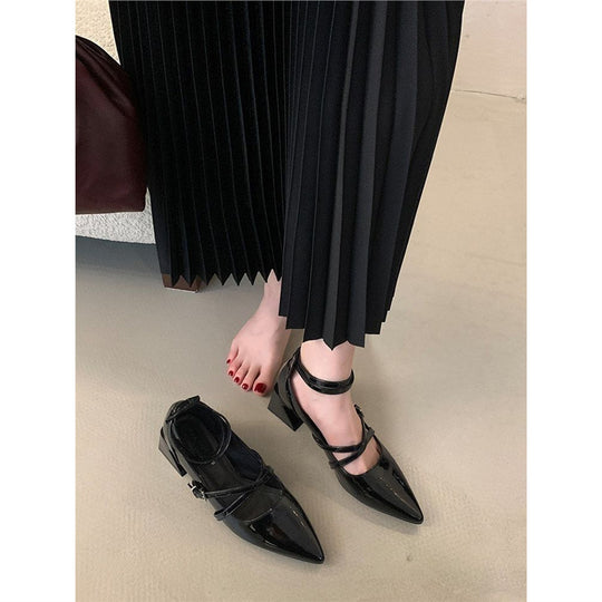 Damen elegante Slingback-Pumps mit geschmeidigem Lackfinish und verstellbarem Riemen EB