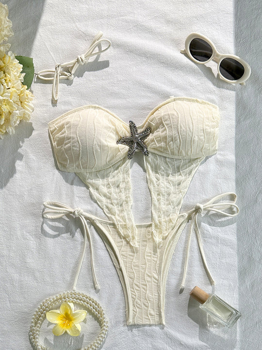 Damen Bandeau-Bikini mit spielerischen Riemchen und Luxus-Applikation EB