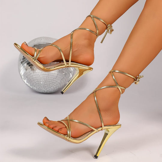 Damen Hochhackige Riemchen-Sandalen mit elegantem Metallic-Design und flexiblem Knöchelriemen EB