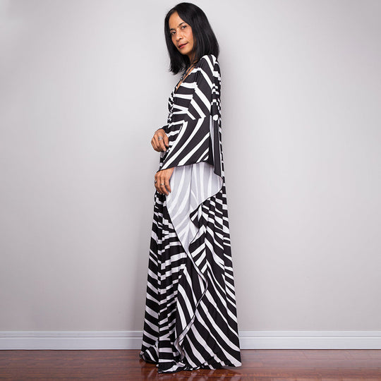 Damen Maxikleid mit kunstvollem Pfauenmuster und seitlichen Schlitzen Heidi Mode