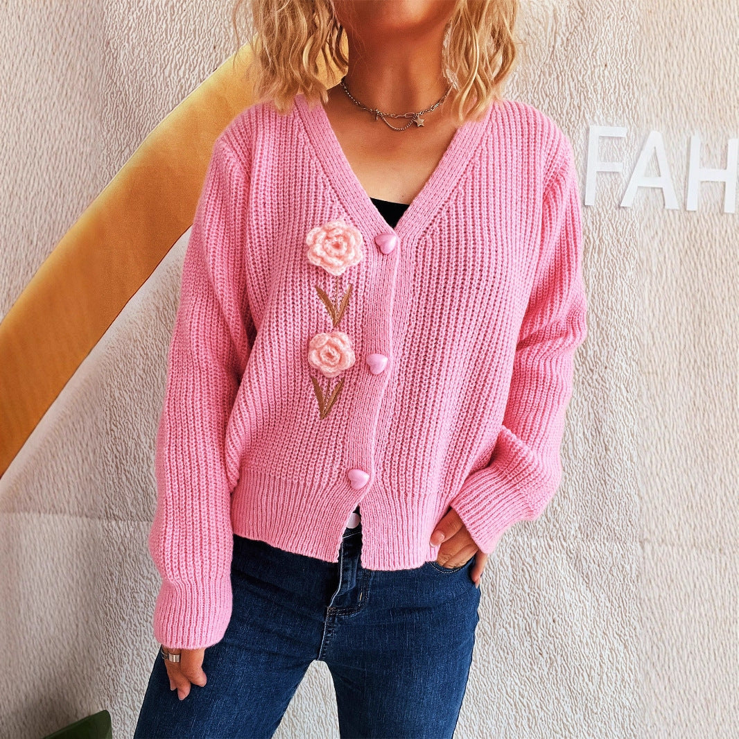Damen Strickjacke mit verspieltem Blumenmotiv und romantischen Knopfdetails EB