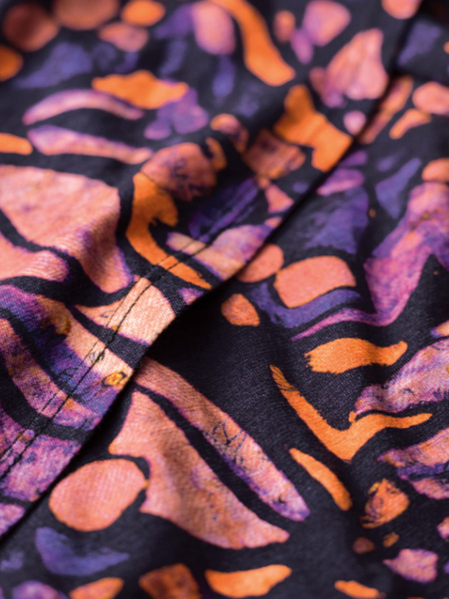 Damen Blusenkleid mit kunstvollem Muster und figurbetontem Schnitt EB