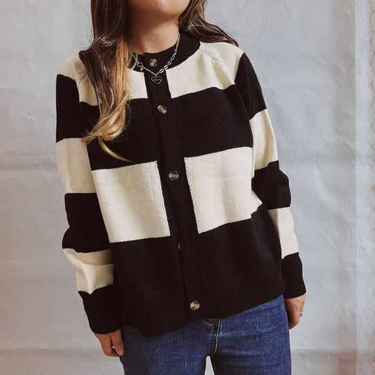 Damen lässige Strickjacke mit modischem Blockstreifenmuster und hochwertigen Knöpfen EB