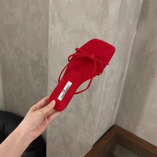 Damen Elegante und modische Slipper mit zarten Riemchen EB