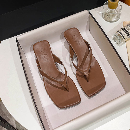 Damen Stilvolle Flip-Flops mit elegantem Riemendesign EB